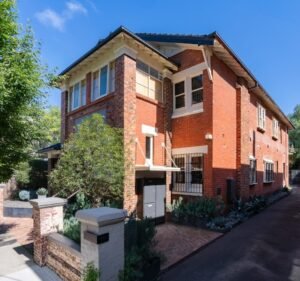 Hotels and Accommodations in South Yarra Australia In The Brick Spa & Hotel