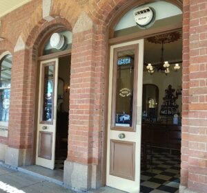 Hotels and Accommodations in Victoria Australia Tanswell's Commercial Hotel