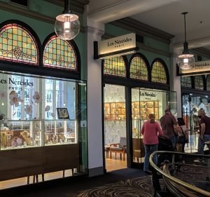  Les Néréides Paris QVB