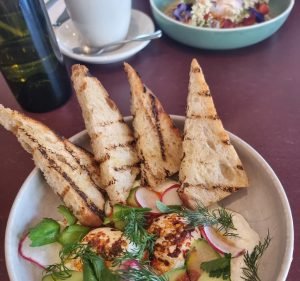 Highroad Food & Beverages in Dickson