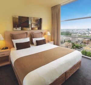 Hotels and Accommodations in Melbourne Australia Oaks Melbourne on Lonsdale Suites