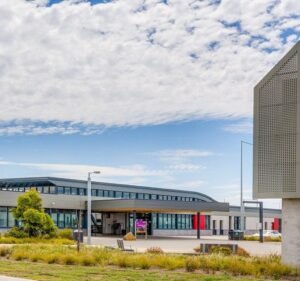 Courier and Delivery Services in Tarneit Australia Australia Post parcel point- Wyndham Vale