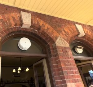 Tanswell's Commercial Hotel Food & Beverages in Beechworth
