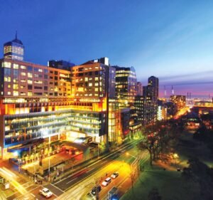 Hotels and Accommodations in Melbourne Australia Oaks Melbourne on William Suites