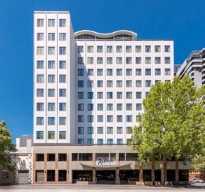 Hotels and Accommodations in South Yarra Australia Radisson Hotel on Flagstaff Gardens Melbourne