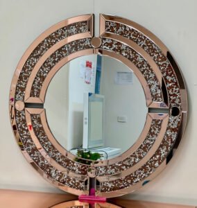 Vanity Chic Mirrors Fashion in Dingley Village