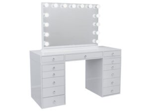 Vanity Chic Mirrors Fashion in Dingley Village